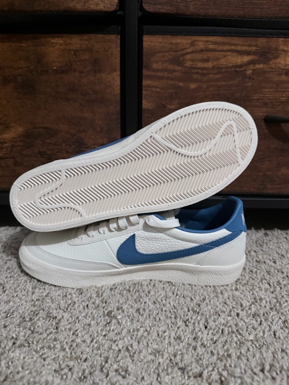 Nike Men’s White Sneakers with Blue Swoosh - Picture 5 of 6